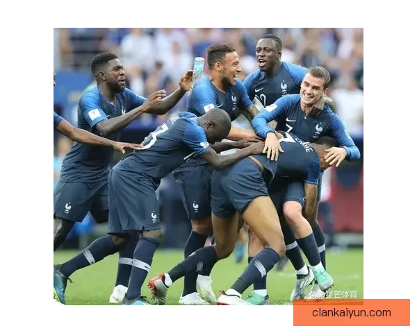 法国队战术依赖 Griezmann 的表现逐渐增强，整体策略愈加明确