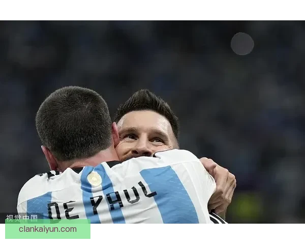 德保罗在阿根廷国家队中的表现稳健，持续增强中场控制力